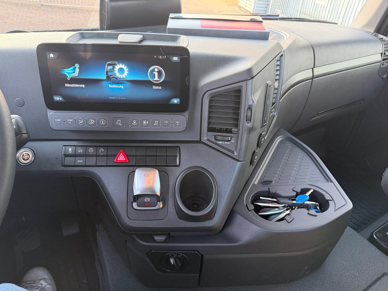 Mercedes-Benz Arocs 3253 L 8x4/4 Arocs 3253 L 8x4/4, MultimediaCockpit, Navi, Motorabtrieb - Hook lift truck: picture 5 Mercedes-Benz Arocs 3253 L 8x4/4 Arocs 3253 L 8x4/4, MultimediaCockpit, Navi, Motorabtrieb - Hook lift truck: picture 5