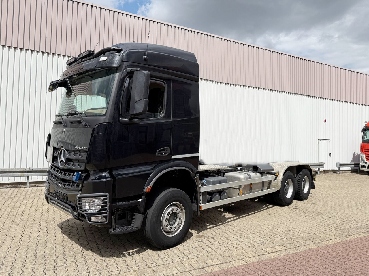 Mercedes-Benz Arocs 3351 6x4 Arocs 3351 6x4, Grounder, Retarder, Multimedia Cockpit, StreamSpace - Cab chassis truck: picture 1 Mercedes-Benz Arocs 3351 6x4 Arocs 3351 6x4, Grounder, Retarder, Multimedia Cockpit, StreamSpace - Cab chassis truck: picture 1