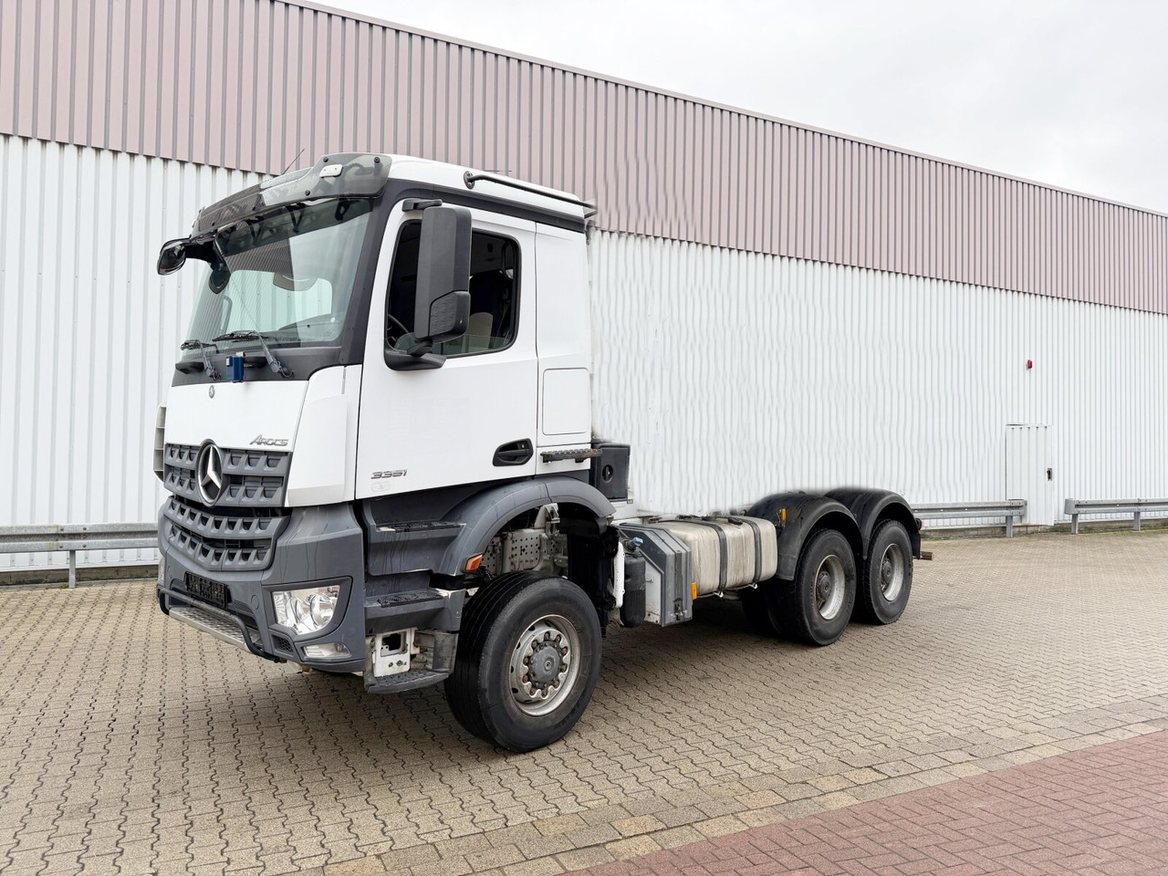 Mercedes-Benz Arocs 3351 AK 6x6 Arocs 3351 AK 6x6, Grounder - Cab chassis truck: picture 1 Mercedes-Benz Arocs 3351 AK 6x6 Arocs 3351 AK 6x6, Grounder - Cab chassis truck: picture 1