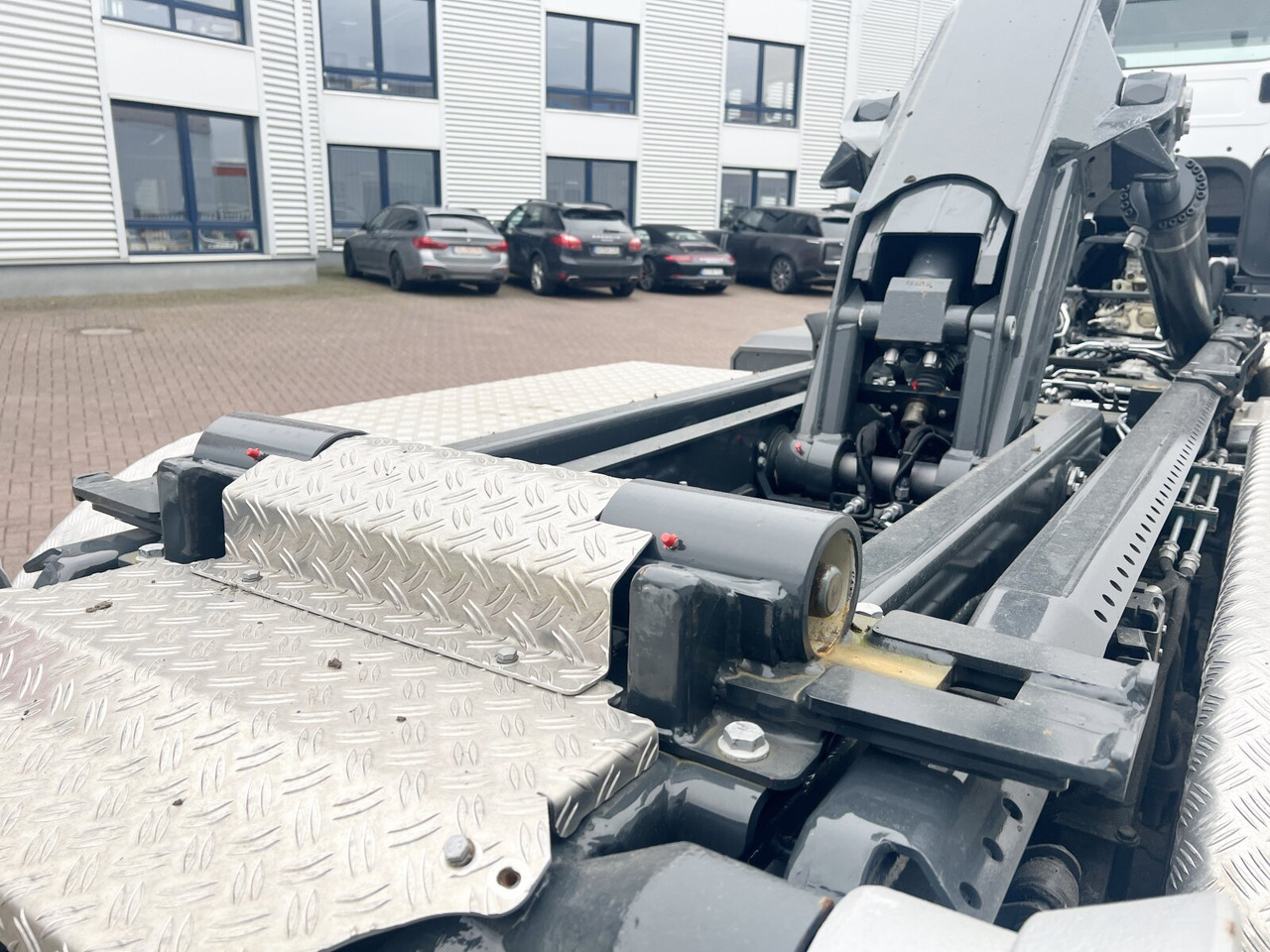 Mercedes-Benz Arocs 4142/48 8x4/4 Arocs 4142/48 8x4/4, Grounder, Meiller RS26 62-K, Funk - Hook lift truck: picture 2 Mercedes-Benz Arocs 4142/48 8x4/4 Arocs 4142/48 8x4/4, Grounder, Meiller RS26 62-K, Funk - Hook lift truck: picture 2