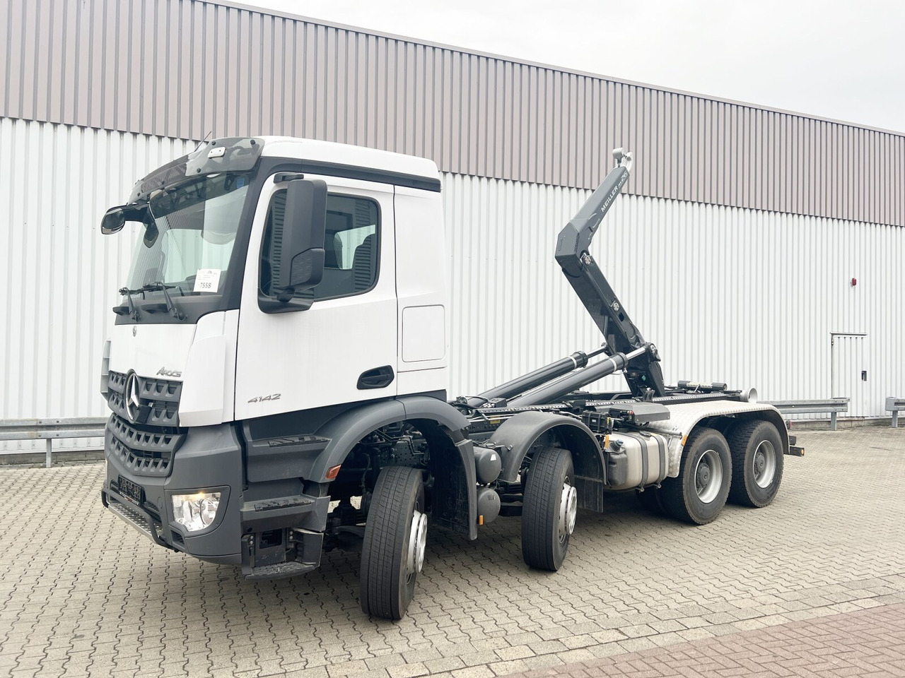 Mercedes-Benz Arocs 4142/48 8x4/4 Arocs 4142/48 8x4/4, Grounder, Meiller RS26 62-K, Funk - Hook lift truck: picture 1 Mercedes-Benz Arocs 4142/48 8x4/4 Arocs 4142/48 8x4/4, Grounder, Meiller RS26 62-K, Funk - Hook lift truck: picture 1