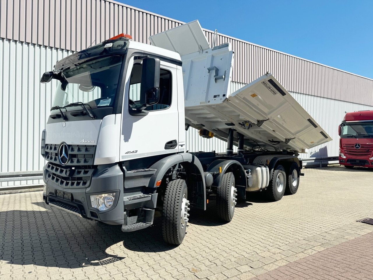 Mercedes-Benz Arocs 4142 K 8x4/4 Arocs 4142 K 8x4/4, Meiller Bordmatik links - Tipper: picture 1 Mercedes-Benz Arocs 4142 K 8x4/4 Arocs 4142 K 8x4/4, Meiller Bordmatik links - Tipper: picture 1