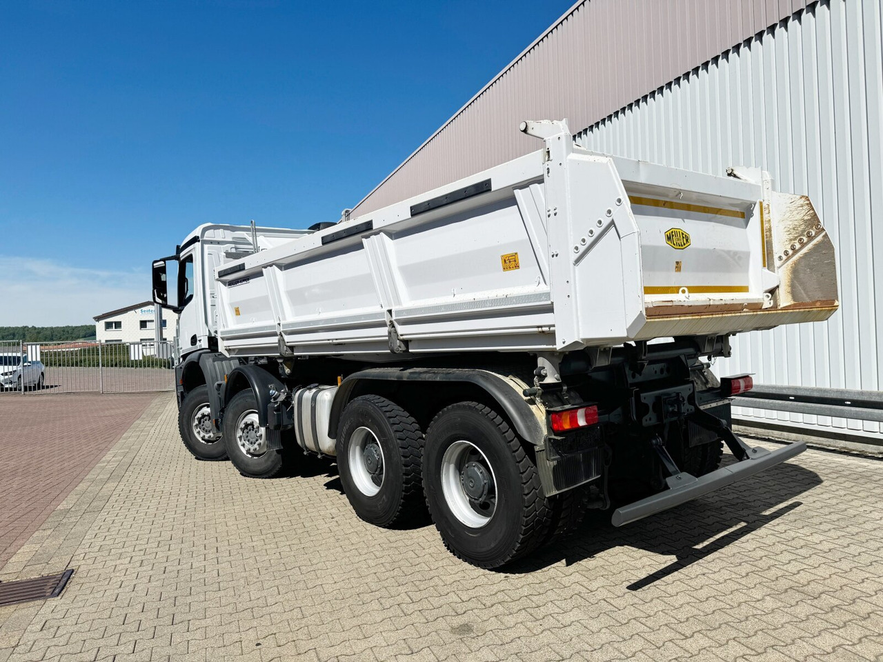 Mercedes-Benz Arocs 4142 K 8x4/4 Arocs 4142 K 8x4/4, Meiller Bordmatik links - Tipper: picture 5 Mercedes-Benz Arocs 4142 K 8x4/4 Arocs 4142 K 8x4/4, Meiller Bordmatik links - Tipper: picture 5