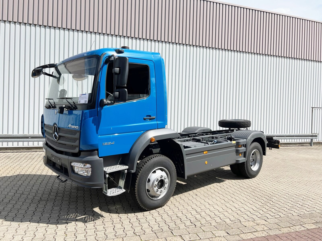 Mercedes-Benz Atego 1324/27 A 4x4 Atego 1324/27 A 4x4, Nebenantrieb - Cab chassis truck: picture 1 Mercedes-Benz Atego 1324/27 A 4x4 Atego 1324/27 A 4x4, Nebenantrieb - Cab chassis truck: picture 1