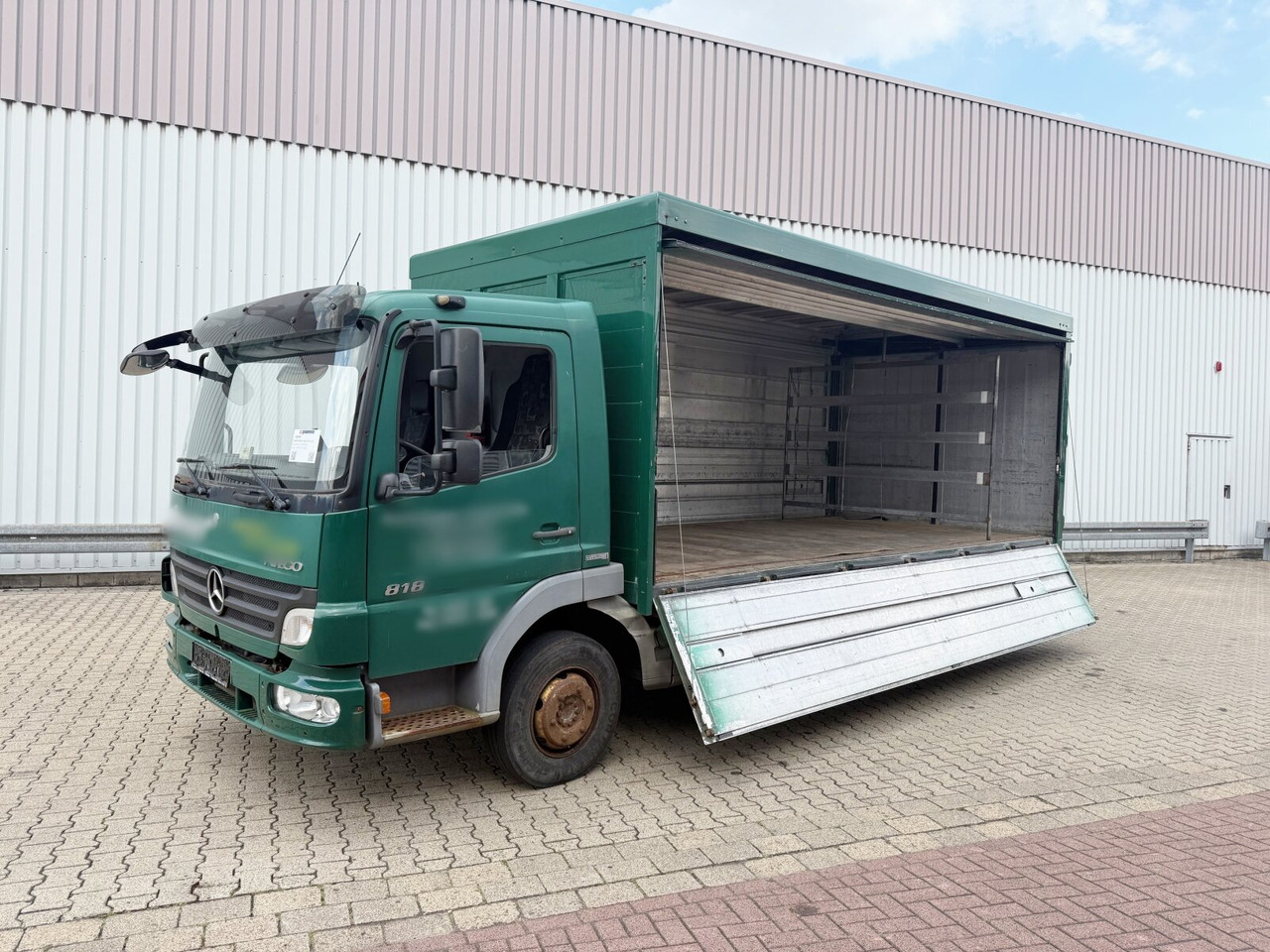 Mercedes-Benz Atego 818 L 4x2 Atego 818 L 4x2, Getränkekoffer, 2x AHK - Box truck: picture 1 Mercedes-Benz Atego 818 L 4x2 Atego 818 L 4x2, Getränkekoffer, 2x AHK - Box truck: picture 1