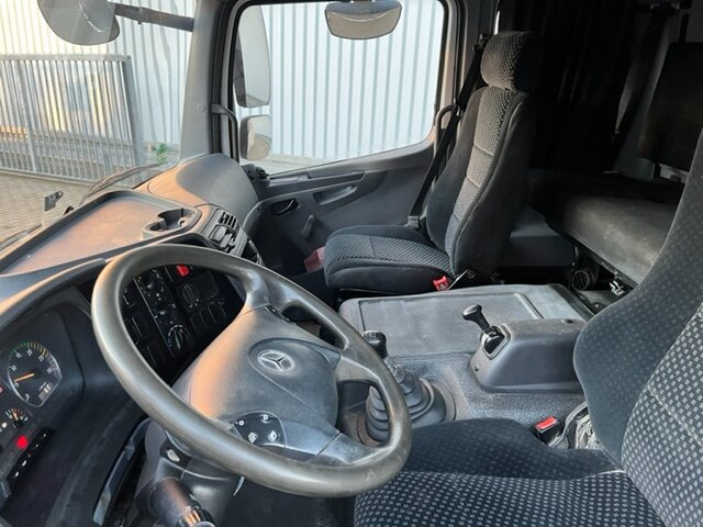 Mercedes-Benz Atego 822 4x2 Atego 822 4x2, Doka mit Kombisitzbank - Curtain side truck: picture 2 Mercedes-Benz Atego 822 4x2 Atego 822 4x2, Doka mit Kombisitzbank - Curtain side truck: picture 2
