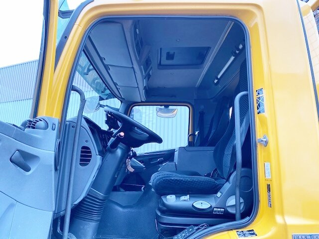 Mercedes-Benz Axor 1833 L 4x2 Axor 1833 L 4x2 mit Heckkran Hiab XS 133 K-2 - Crane truck, Dropside/ Flatbed truck: picture 2 Mercedes-Benz Axor 1833 L 4x2 Axor 1833 L 4x2 mit Heckkran Hiab XS 133 K-2 - Crane truck, Dropside/ Flatbed truck: picture 2