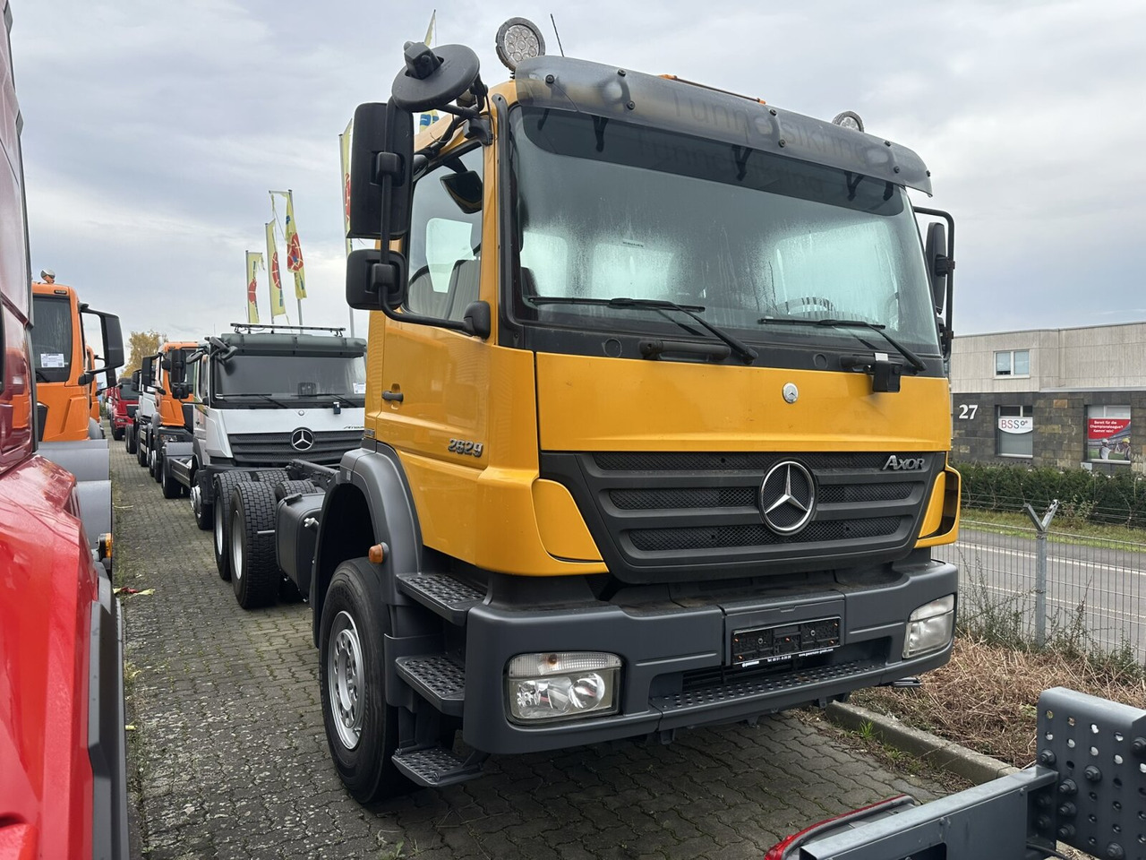 Mercedes-Benz Axor 2629 K 6x4 Axor 2629 K 6x4, PTO, Steel, Manual, 6-Zylinder - Cab chassis truck: picture 1 Mercedes-Benz Axor 2629 K 6x4 Axor 2629 K 6x4, PTO, Steel, Manual, 6-Zylinder - Cab chassis truck: picture 1