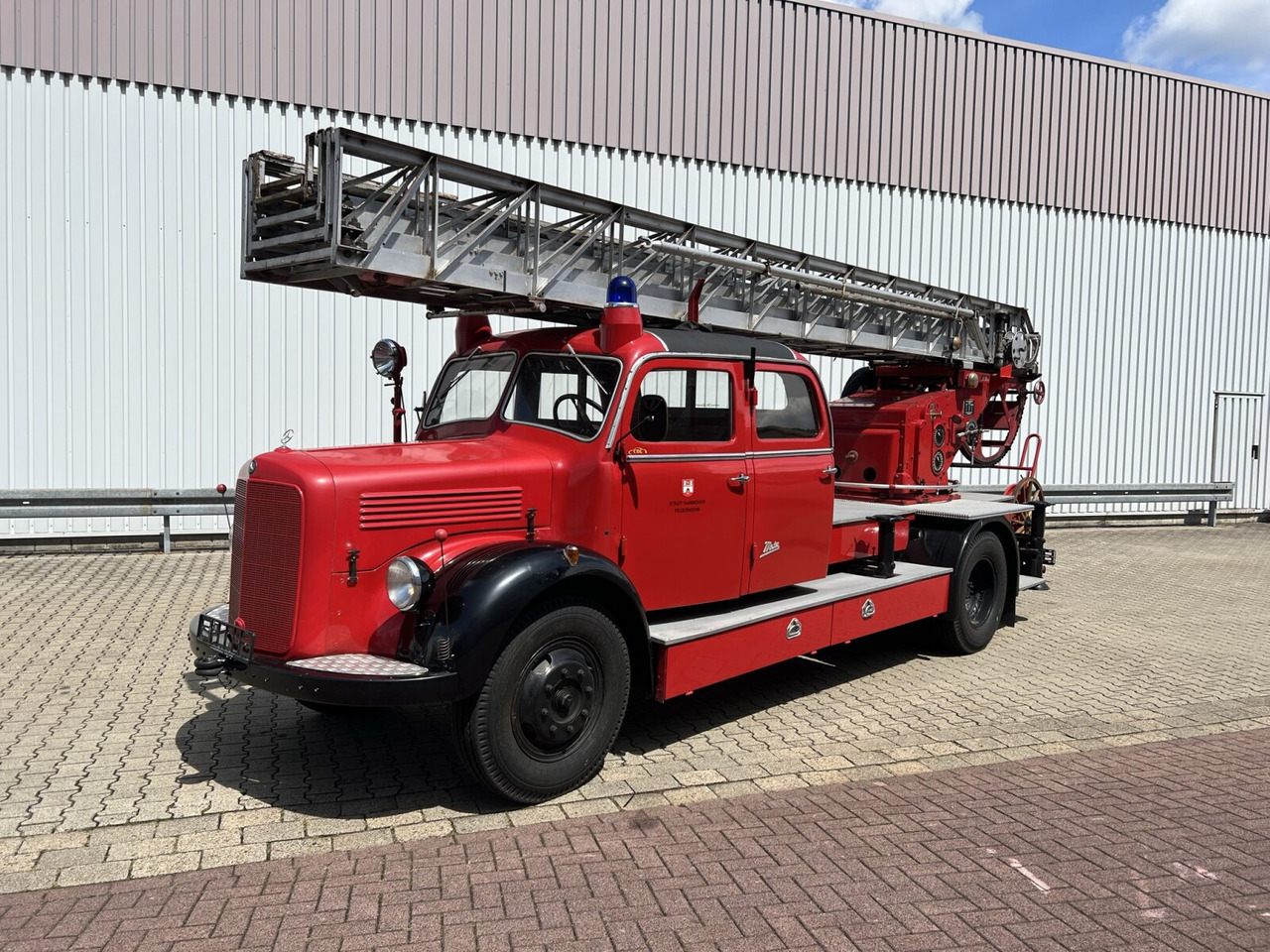Mercedes-Benz LF 311 3250/3500 - Oldtimer Feuerwehrfahrzeug LF 311 3250/3500 - Oldtimer Feuerwehrfahrzeug - Fire truck: picture 1 Mercedes-Benz LF 311 3250/3500 - Oldtimer Feuerwehrfahrzeug LF 311 3250/3500 - Oldtimer Feuerwehrfahrzeug - Fire truck: picture 1