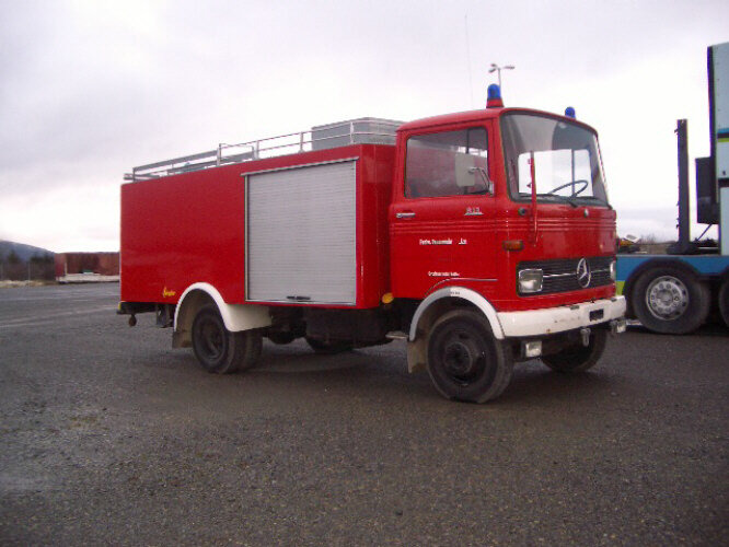 Mercedes-Benz LP 813 4x2 TLF8 LP 813 4x2 TLF8 Feuerwehr - Fire truck: picture 1 Mercedes-Benz LP 813 4x2 TLF8 LP 813 4x2 TLF8 Feuerwehr - Fire truck: picture 1