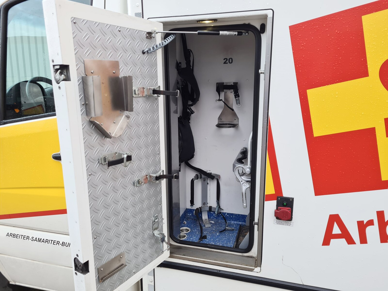 Mercedes-Benz Sprinter 516 CDI 4x2 Sprinter 516 CDI 4x2, Rettungswagen - Panel van: picture 4 Mercedes-Benz Sprinter 516 CDI 4x2 Sprinter 516 CDI 4x2, Rettungswagen - Panel van: picture 4