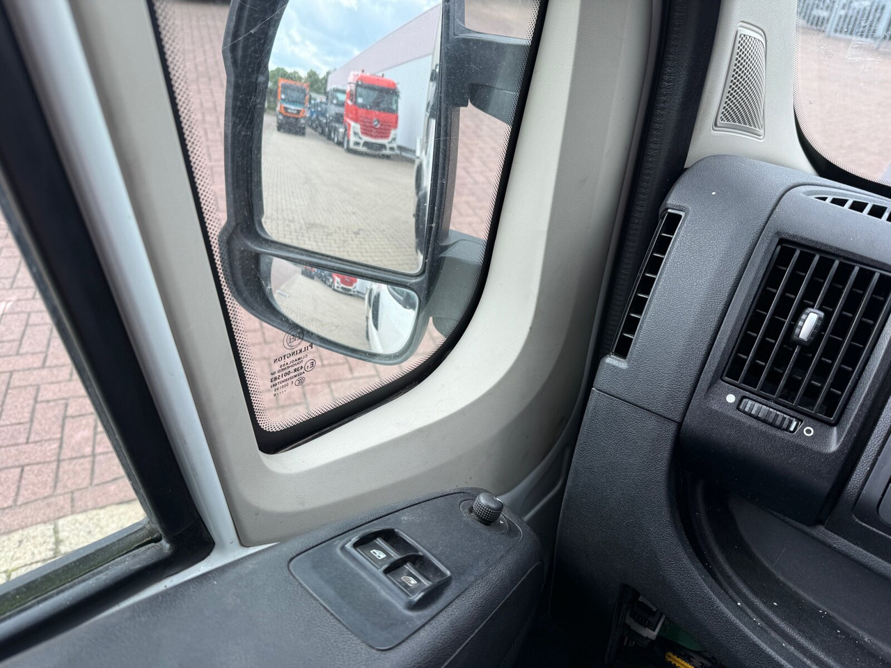 Peugeot Boxer 4x2 Doka Boxer 4x2 Doka - Open body delivery van, Combi van: picture 5 Peugeot Boxer 4x2 Doka Boxer 4x2 Doka - Open body delivery van, Combi van: picture 5