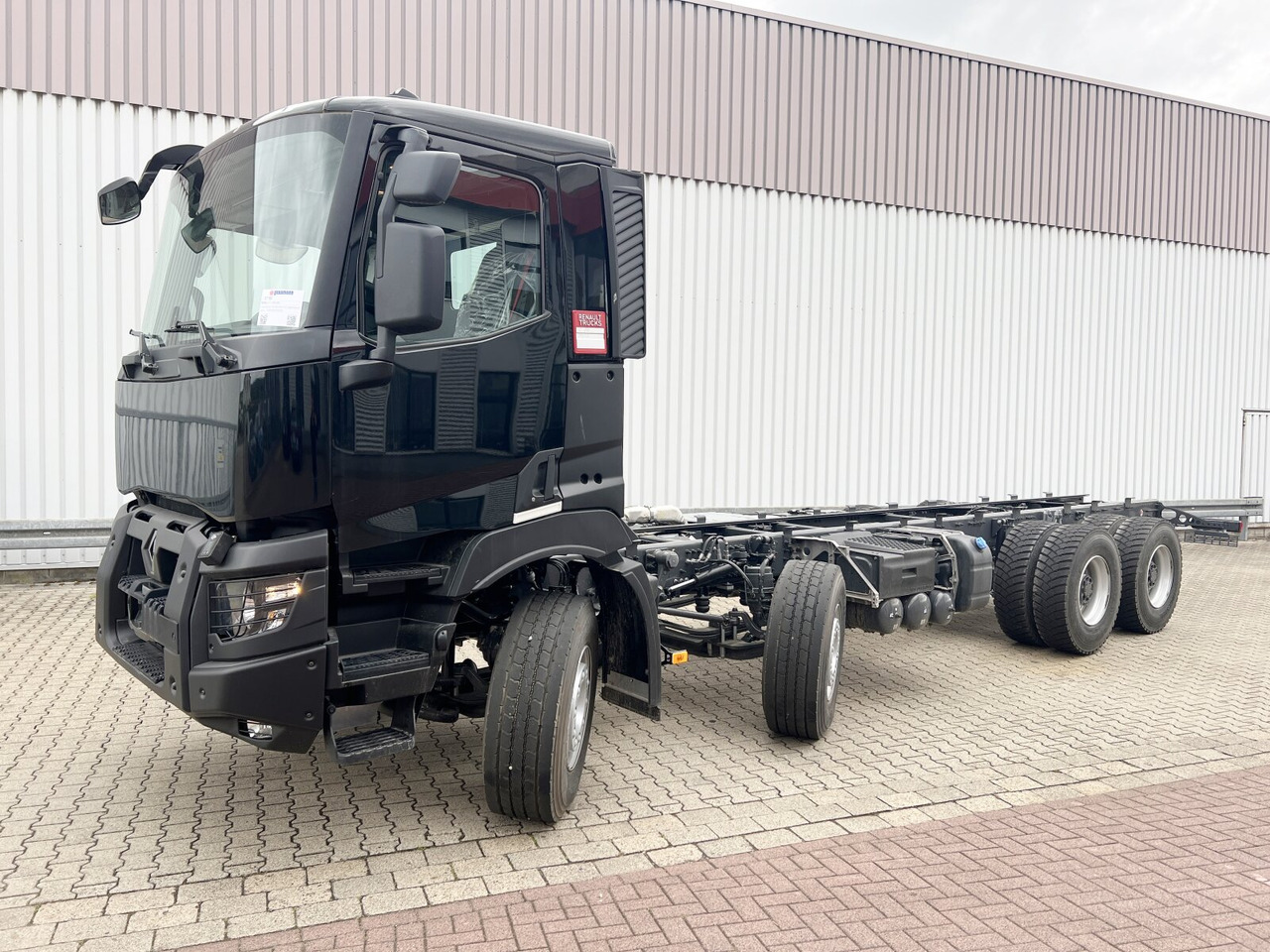 Renault C 480 8x4 C 480 8x4 - Cab chassis truck: picture 1 Renault C 480 8x4 C 480 8x4 - Cab chassis truck: picture 1
