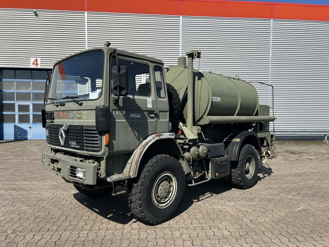 Renault Midliner S170 4x4 Midliner S170 4x4, 6000l Wassertank - Tanker truck: picture 1 Renault Midliner S170 4x4 Midliner S170 4x4, 6000l Wassertank - Tanker truck: picture 1