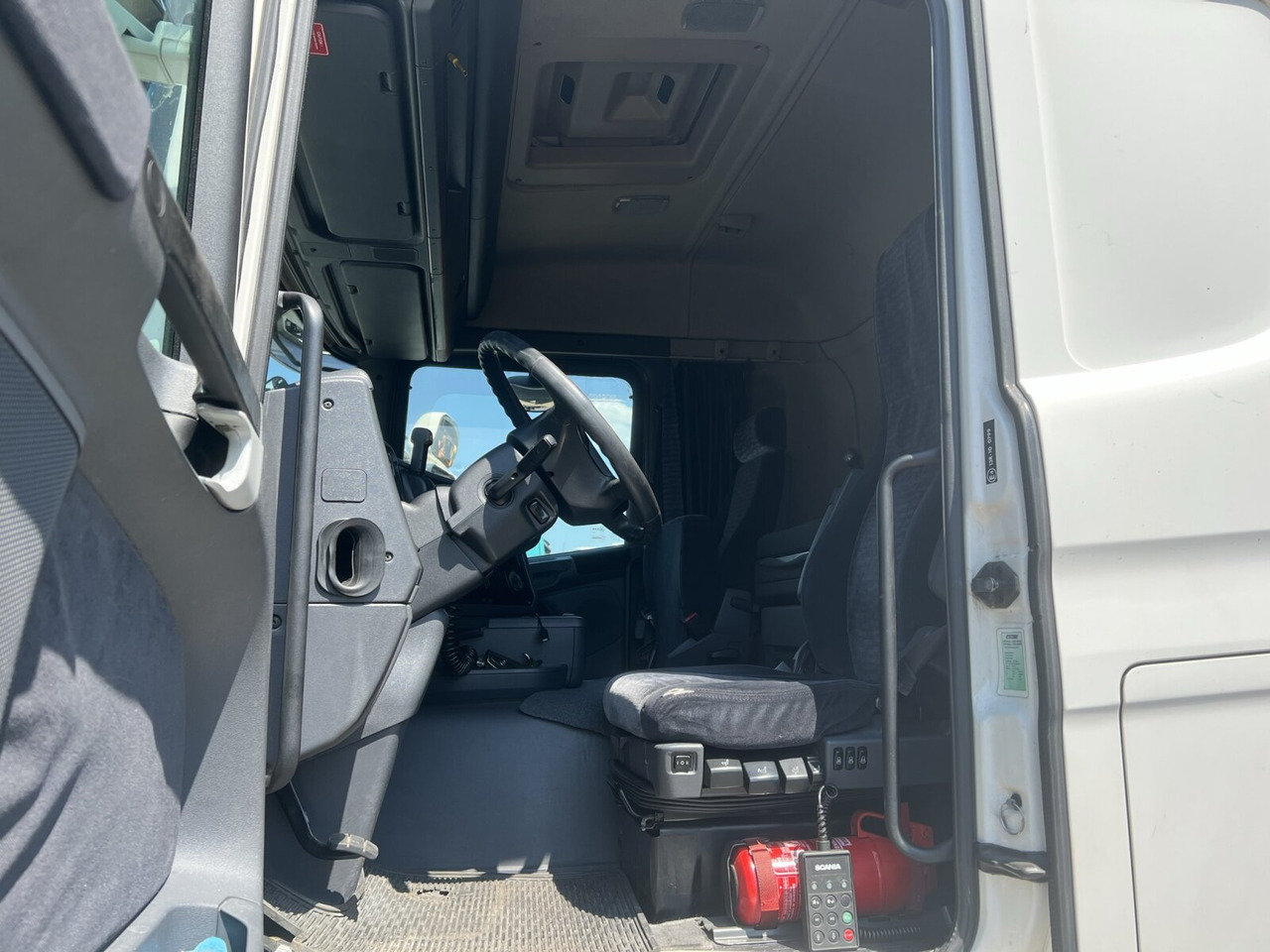 Scania G420 6x2, ERSATZTEILSPENDER! G420 6x2, Liftachse, Hiab LBW, Motor defekt! - Box truck: picture 3 Scania G420 6x2, ERSATZTEILSPENDER! G420 6x2, Liftachse, Hiab LBW, Motor defekt! - Box truck: picture 3