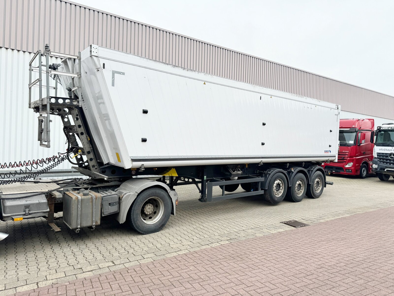 Schmitz Cargobull SKI 24 SL 9.6 SKI 24 SL 9.6, Liftachse, Alumulde ca. 52m³ - Semi-trailer: picture 2 Schmitz Cargobull SKI 24 SL 9.6 SKI 24 SL 9.6, Liftachse, Alumulde ca. 52m³ - Semi-trailer: picture 2