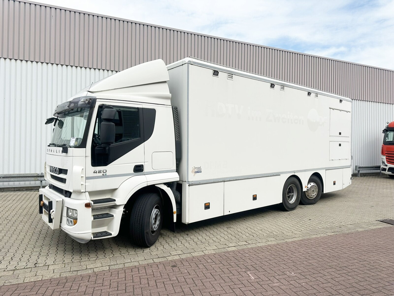 Stralis AT260S42Y/FS 6x2 Stralis AT260S42Y/FS 6x2, Übertragungswagen - Box truck: picture 1 Stralis AT260S42Y/FS 6x2 Stralis AT260S42Y/FS 6x2, Übertragungswagen - Box truck: picture 1
