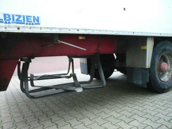 - TC34CGN FRUEHAUF, FRANCE TC34CGN mit Aggregat Thermoking TK-1 30 - Refrigerator semi-trailer: picture 5 - TC34CGN FRUEHAUF, FRANCE TC34CGN mit Aggregat Thermoking TK-1 30 - Refrigerator semi-trailer: picture 5