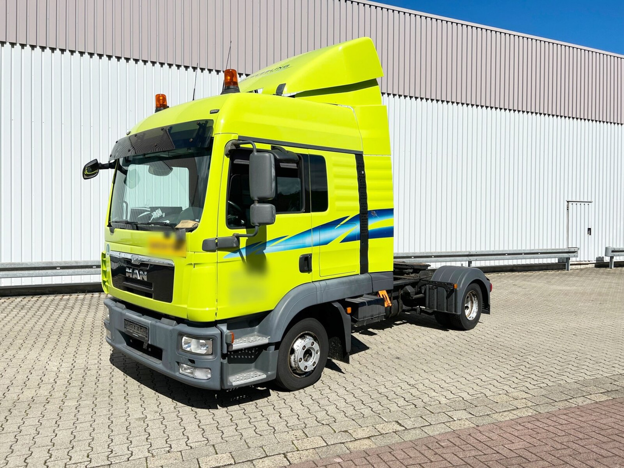 MAN TGL 8.220 4X2 BL TGL 8.220 4X2 BL - Tractor unit: picture 1 MAN TGL 8.220 4X2 BL TGL 8.220 4X2 BL - Tractor unit: picture 1