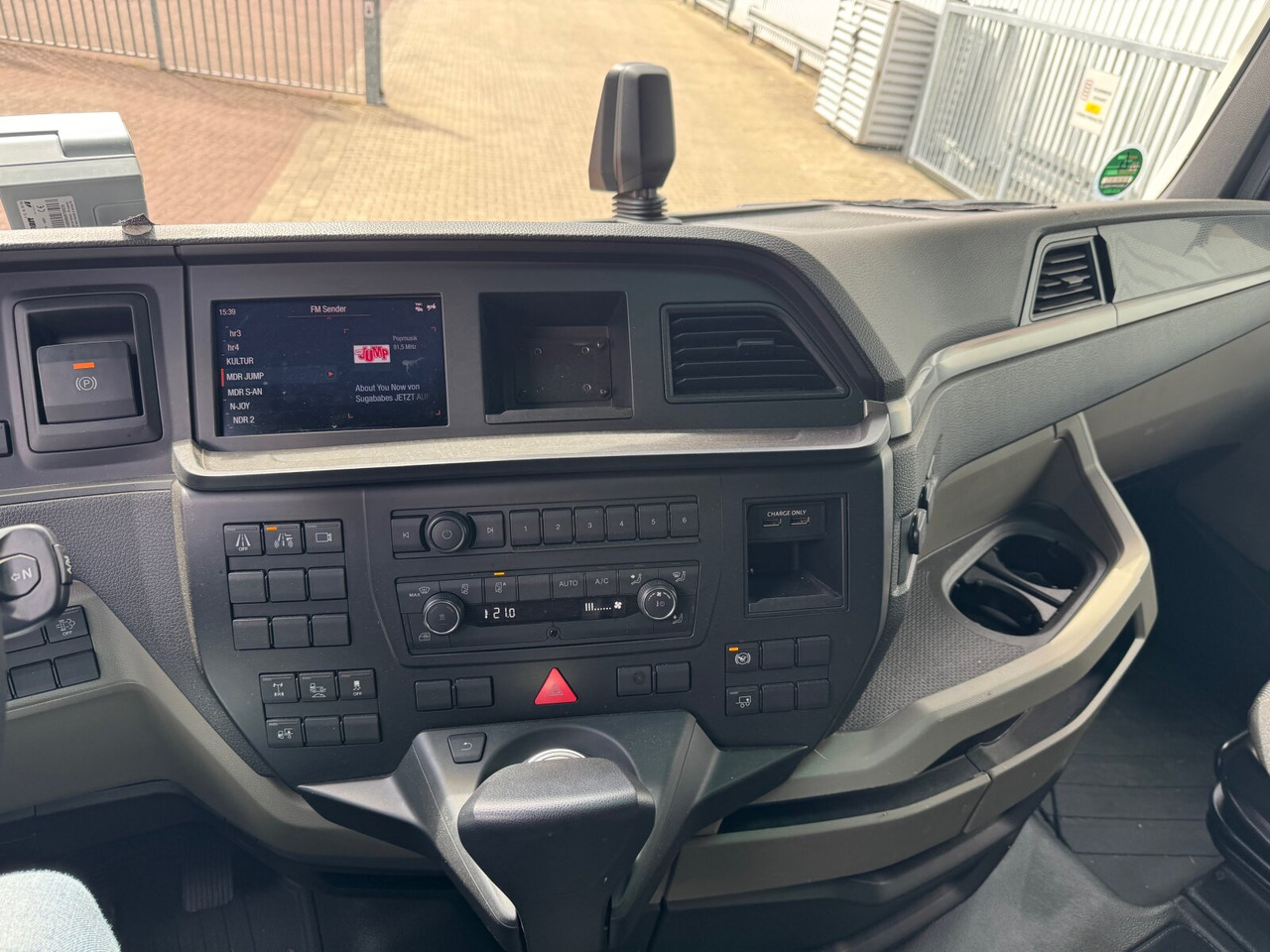 MAN TGX 18.470 4x2 BL TGX 18.470 4x2 BL, Retarder, Navi - Tractor unit: picture 5 MAN TGX 18.470 4x2 BL TGX 18.470 4x2 BL, Retarder, Navi - Tractor unit: picture 5