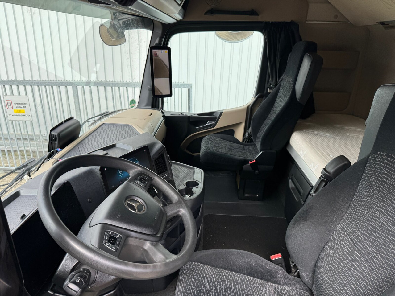 Interior photo 2: Tractor unit Mercedes-Benz Actros 1848 LS 4x2 Actros 1848 LS 4x2, Vollumer ,Retarder