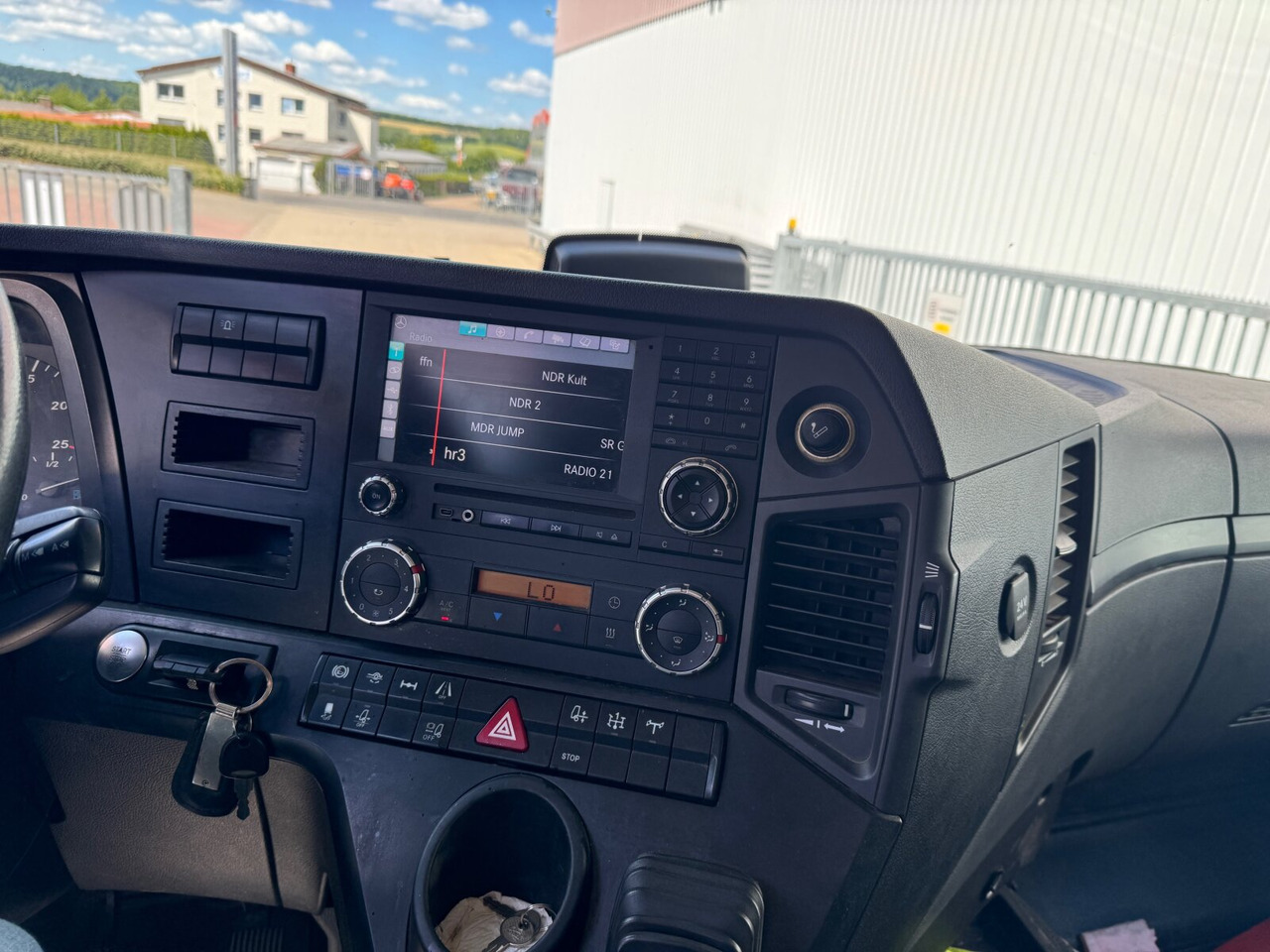 Mercedes-Benz Arocs 1845 LS 4x4 HAD Arocs 1845 LS 4x4 HAD, Retarder, Navi, HydroDrive, Kipphydraulik - Tractor unit: picture 2 Mercedes-Benz Arocs 1845 LS 4x4 HAD Arocs 1845 LS 4x4 HAD, Retarder, Navi, HydroDrive, Kipphydraulik - Tractor unit: picture 2