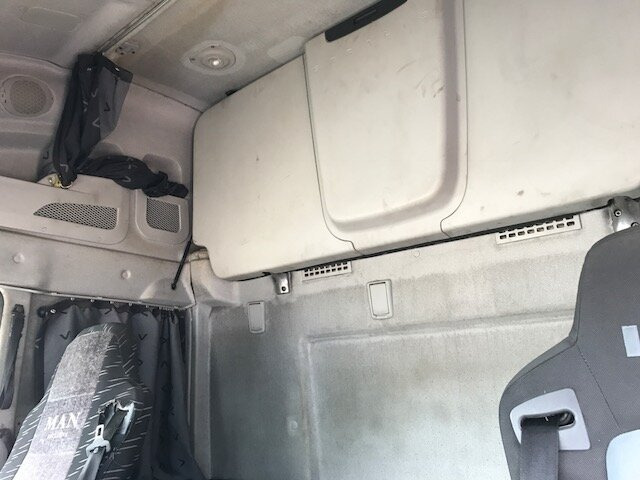 Stralis AS440S45 T/P 4x2 ONLY FOR SPAREPARTS!!! Stralis AS440S45 T/P 4x2 ActiveSpace - Tractor unit: picture 3 Stralis AS440S45 T/P 4x2 ONLY FOR SPAREPARTS!!! Stralis AS440S45 T/P 4x2 ActiveSpace - Tractor unit: picture 3