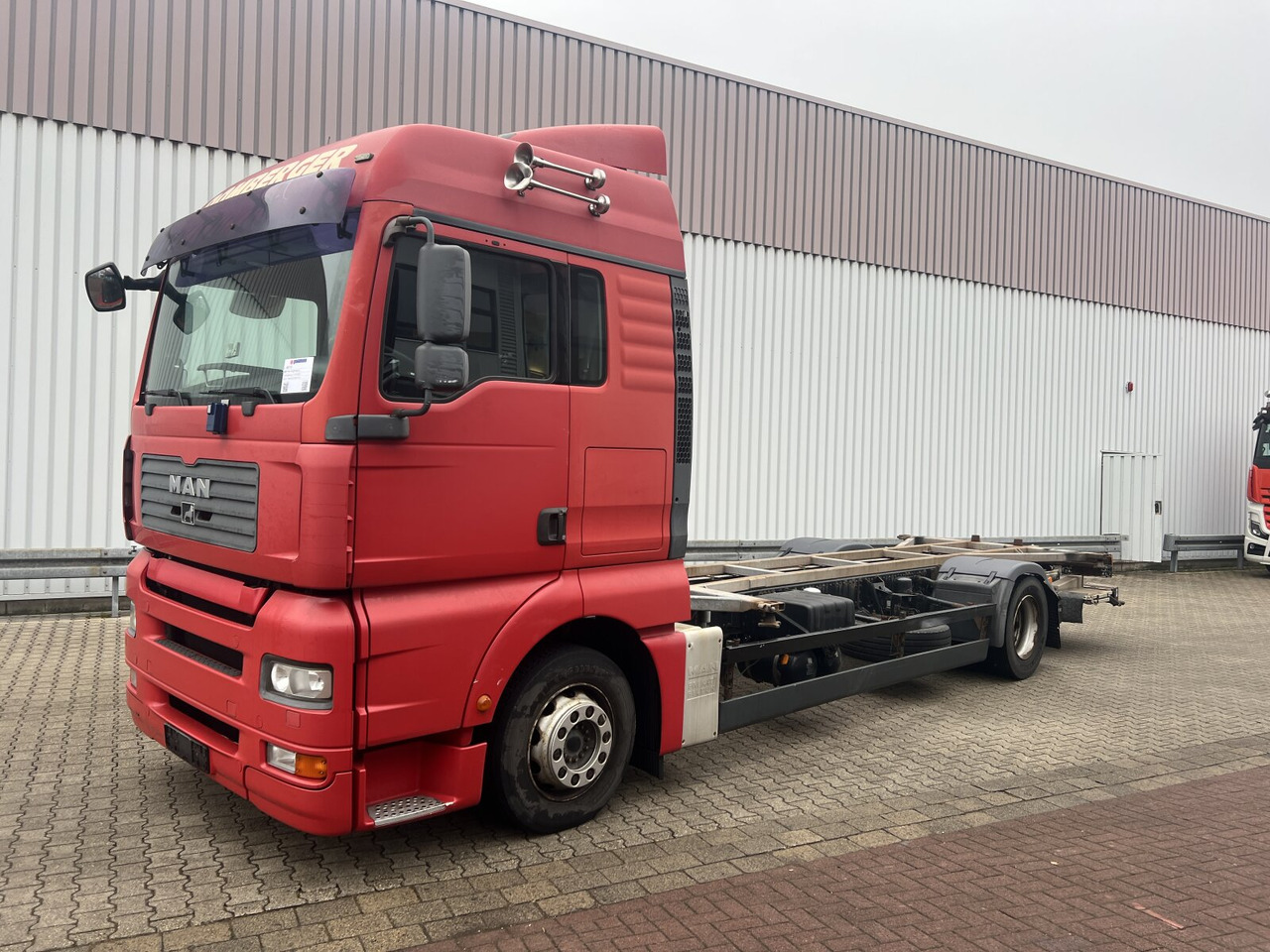 MAN TGA 18.320 4x2 LL TGA 18.320 4x2 LL, LBW faltbar - Truck: picture 1 MAN TGA 18.320 4x2 LL TGA 18.320 4x2 LL, LBW faltbar - Truck: picture 1