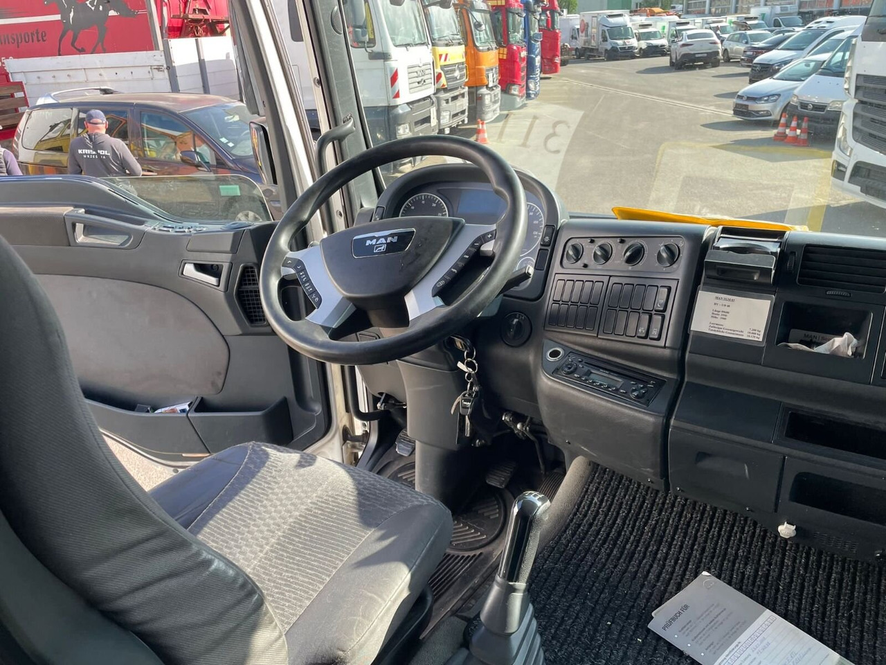 MAN TGM 18.330 4X2 LL TGM 18.330 4X2 LL, Fahrschulausstattung - Truck: picture 2 MAN TGM 18.330 4X2 LL TGM 18.330 4X2 LL, Fahrschulausstattung - Truck: picture 2
