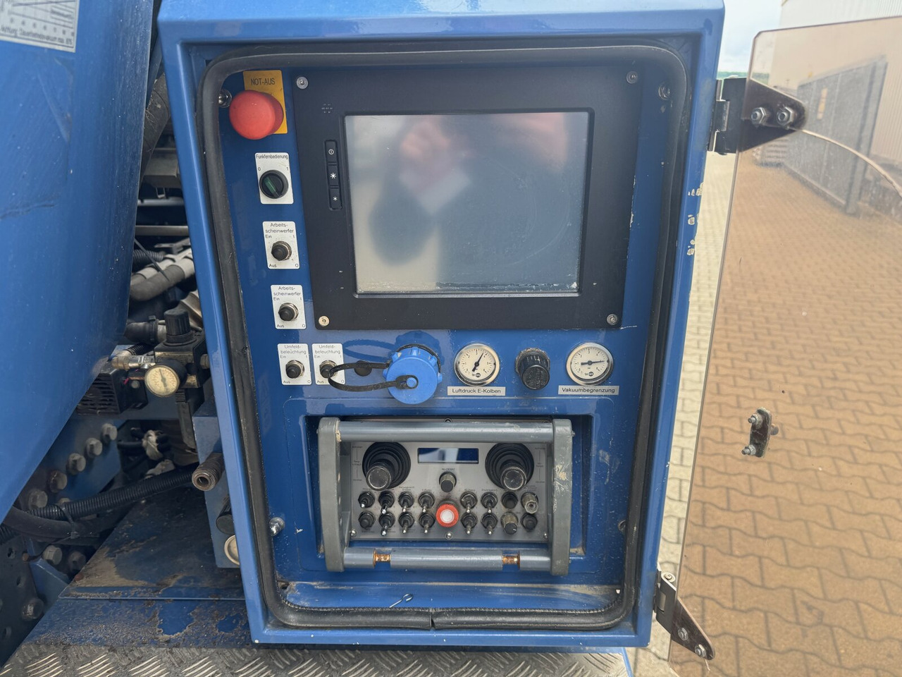 Truck Mercedes-Benz Arocs 1843 L 4x2 Arocs 1843 L 4x2, Müller Canalmaster ca. 8m³, Standheizung, Funk: picture 14