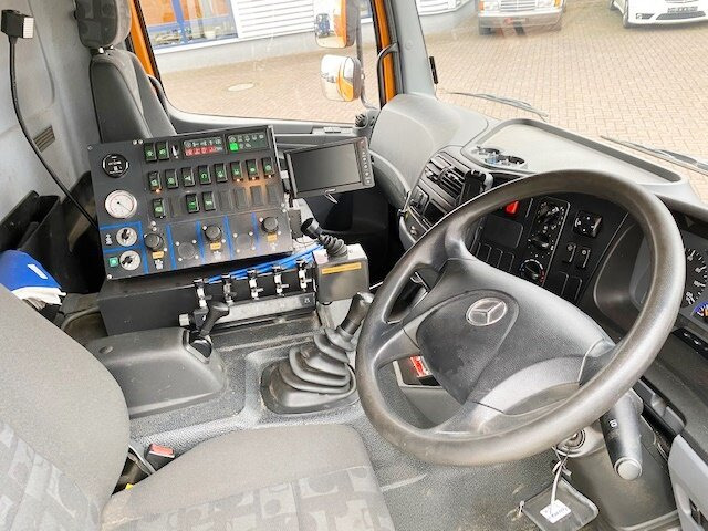 Mercedes-Benz Atego 1324 4x2 Atego 1324 4x2, Kehrmaschine Explorer 8 - Truck: picture 2 Mercedes-Benz Atego 1324 4x2 Atego 1324 4x2, Kehrmaschine Explorer 8 - Truck: picture 2