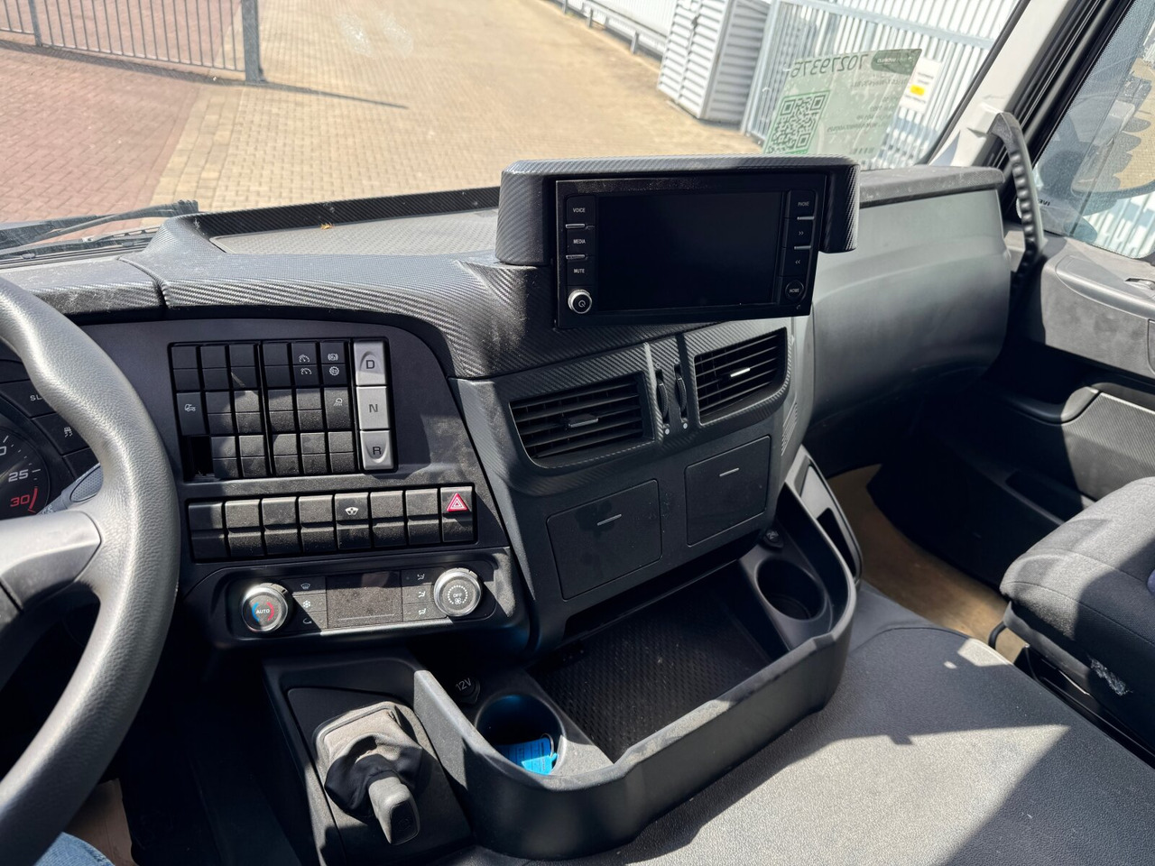 X-Way AD360X40Z/P 8x4 X-Way AD360X40Z/P 8x4 - Cab chassis truck: picture 4 X-Way AD360X40Z/P 8x4 X-Way AD360X40Z/P 8x4 - Cab chassis truck: picture 4