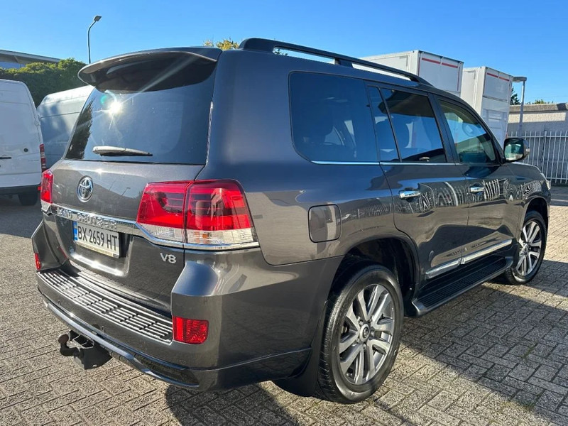 Toyota Land Cruiser V8 LAND CRUISER 200 V8 + CAMERA 360 + FRIDGE + DIESEL + ONLY EXPORT - SUV: picture 5 Toyota Land Cruiser V8 LAND CRUISER 200 V8 + CAMERA 360 + FRIDGE + DIESEL + ONLY EXPORT - SUV: picture 5