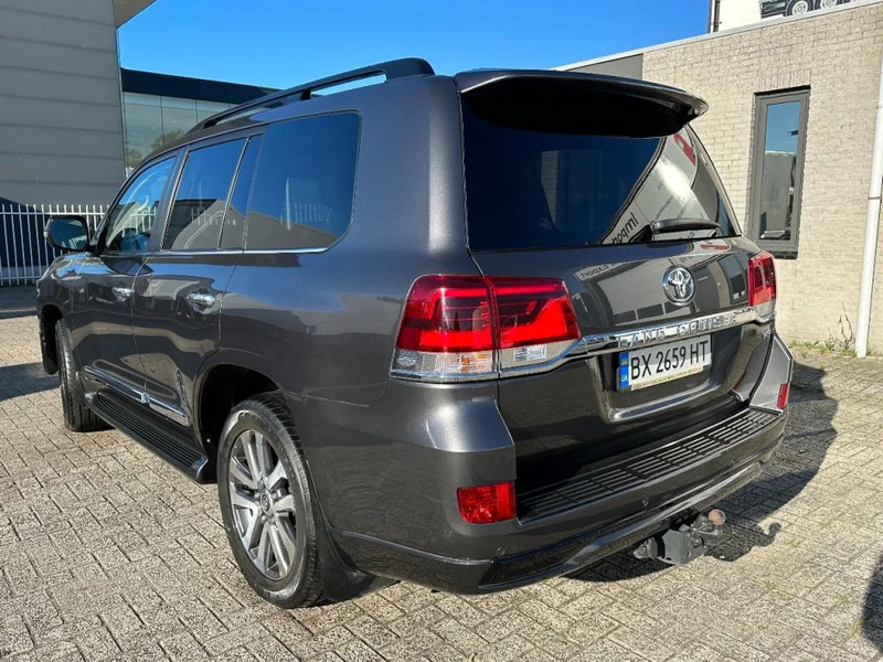 Toyota Land Cruiser V8 LAND CRUISER 200 V8 + CAMERA 360 + FRIDGE + DIESEL + ONLY EXPORT - SUV: picture 3 Toyota Land Cruiser V8 LAND CRUISER 200 V8 + CAMERA 360 + FRIDGE + DIESEL + ONLY EXPORT - SUV: picture 3