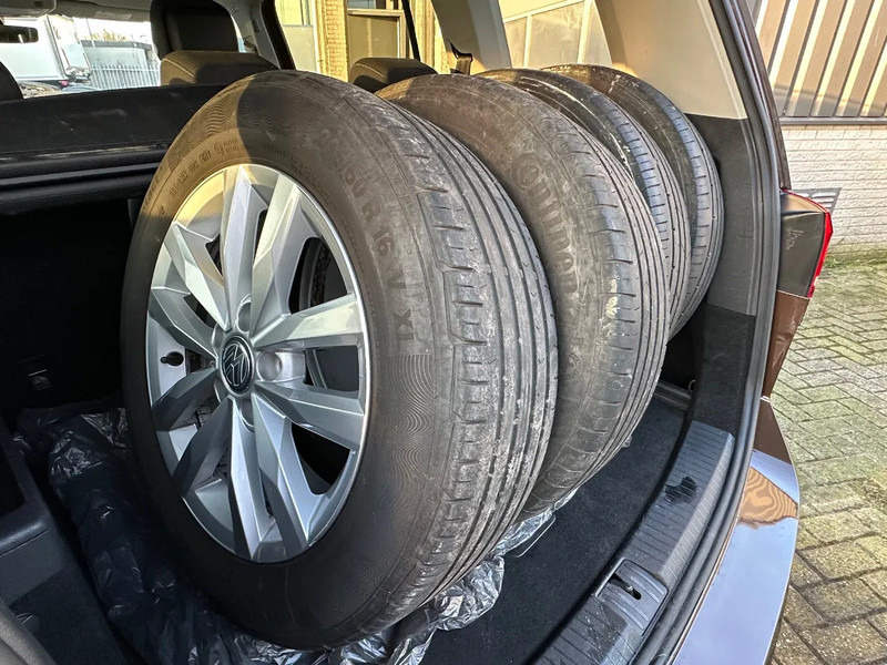 Car Volkswagen Touran 1.2 TSI COMFORTLINE + APK / TUV + 4 WINTER TYRES WITH RIMS + NAVI + MARGE: picture 16