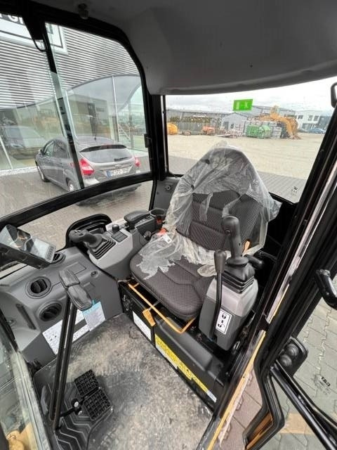 Mini excavator CAT 301.8: picture 18