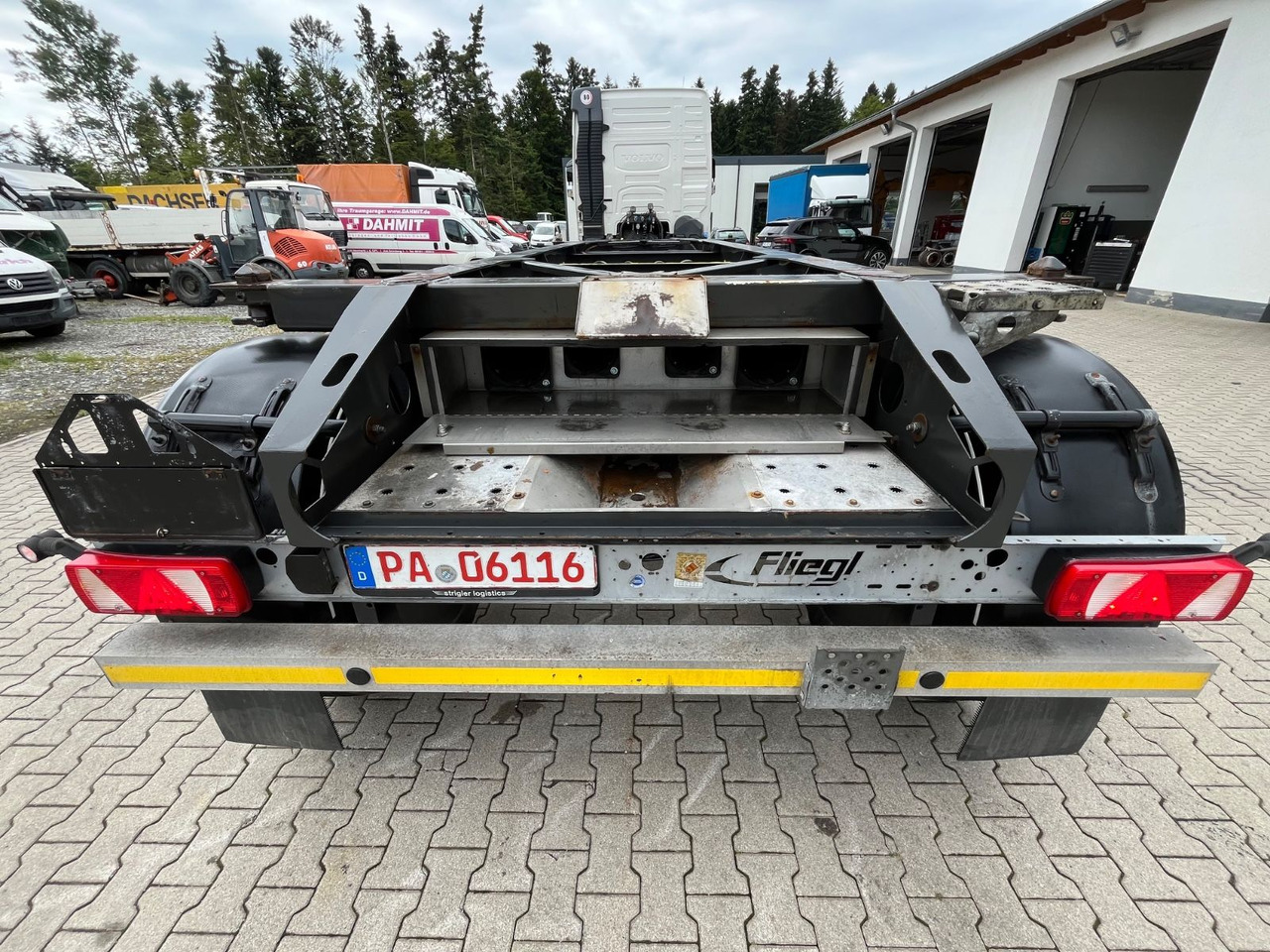 Fliegl Tank Container Chassis 20ft ADR - Container transporter/ Swap body semi-trailer: picture 4 Fliegl Tank Container Chassis 20ft ADR - Container transporter/ Swap body semi-trailer: picture 4