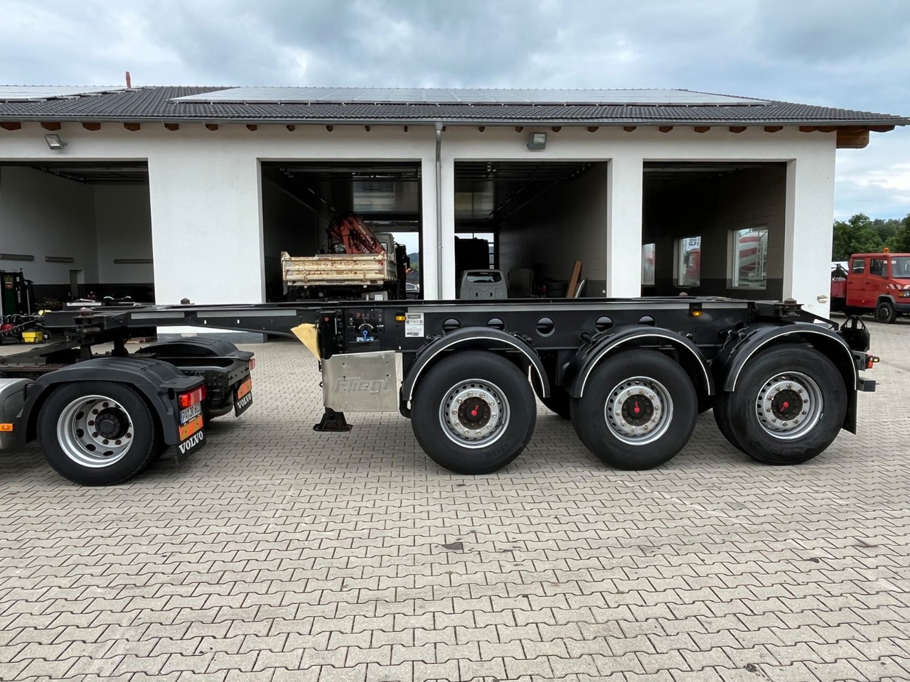 Fliegl Tank Container Chassis 20ft ADR - Container transporter/ Swap body semi-trailer: picture 2 Fliegl Tank Container Chassis 20ft ADR - Container transporter/ Swap body semi-trailer: picture 2