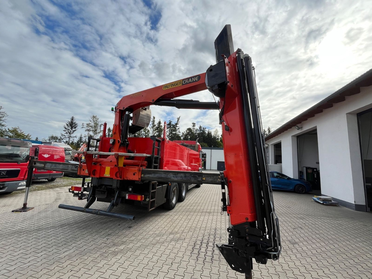 Dropside/ Flatbed truck, Crane truck MAN TGA 26.480 mit Palfinger PK 24001L mit Winde: picture 12 Dropside/ Flatbed truck, Crane truck MAN TGA 26.480 mit Palfinger PK 24001L mit Winde: picture 12