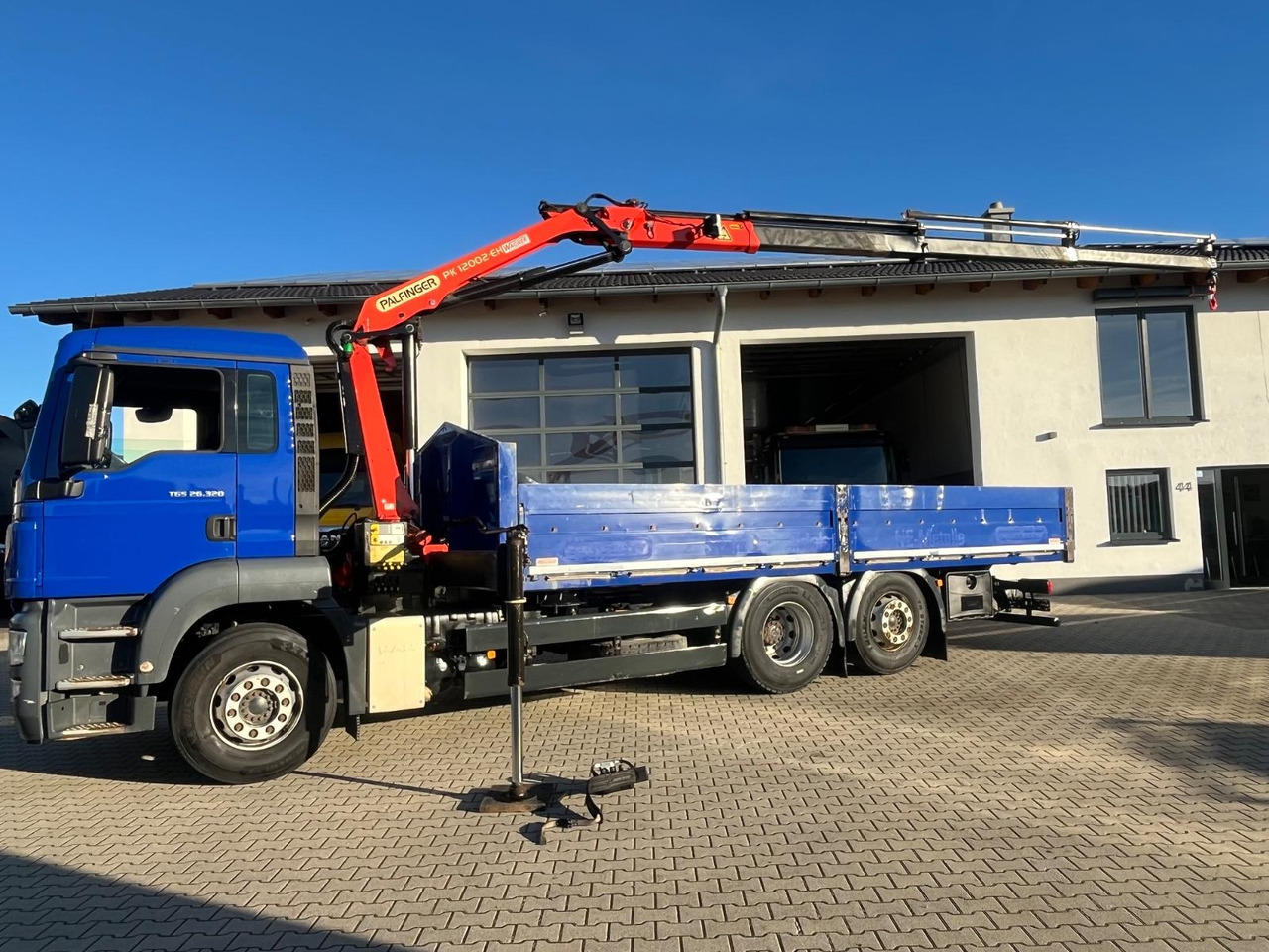 MAN TGS 26.320 Pritsche mit Kran Palfinger PK12002 - Dropside/ Flatbed truck, Crane truck: picture 1 MAN TGS 26.320 Pritsche mit Kran Palfinger PK12002 - Dropside/ Flatbed truck, Crane truck: picture 1