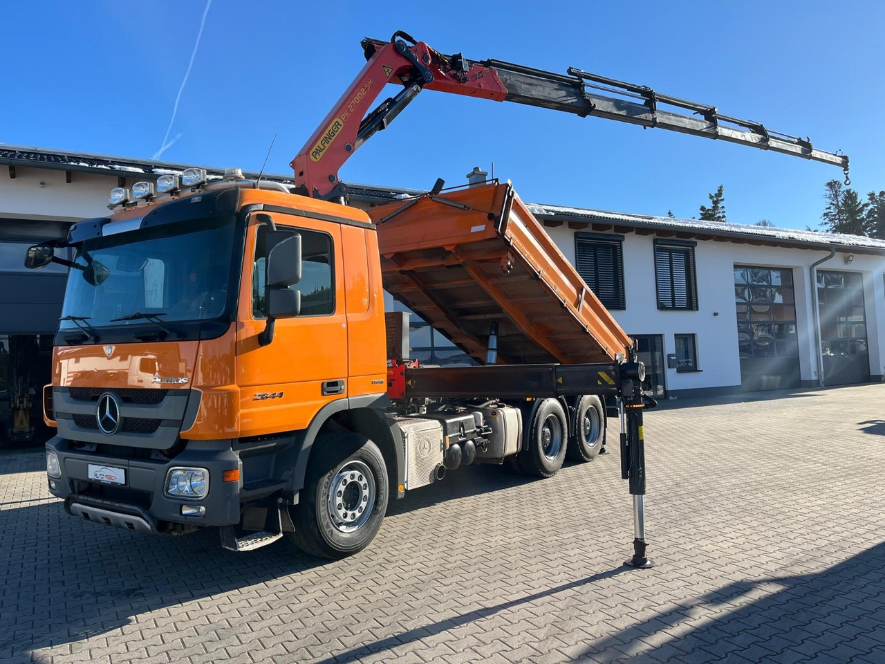 Mercedes-Benz Actros 2644 6x4 Kipper Kran PK27002 Arbeitskorb - Tipper, Crane truck: picture 1 Mercedes-Benz Actros 2644 6x4 Kipper Kran PK27002 Arbeitskorb - Tipper, Crane truck: picture 1