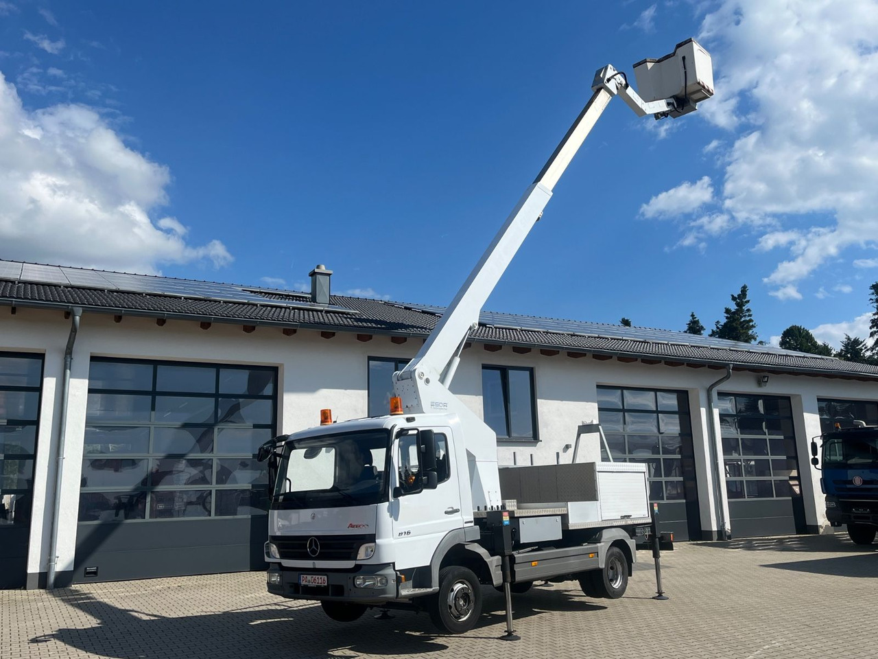 Mercedes-Benz Atego 816 ESDA TG 1800 Steiger 1000V isoliert - Truck mounted aerial platform: picture 1 Mercedes-Benz Atego 816 ESDA TG 1800 Steiger 1000V isoliert - Truck mounted aerial platform: picture 1