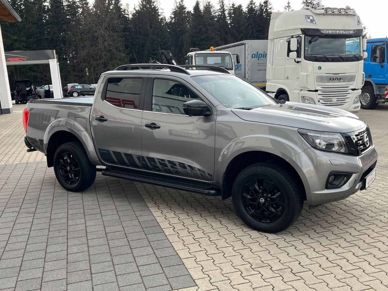 Nissan Navara NP300 N-Guard Double Cab 4x4 - SUV: picture 3 Nissan Navara NP300 N-Guard Double Cab 4x4 - SUV: picture 3