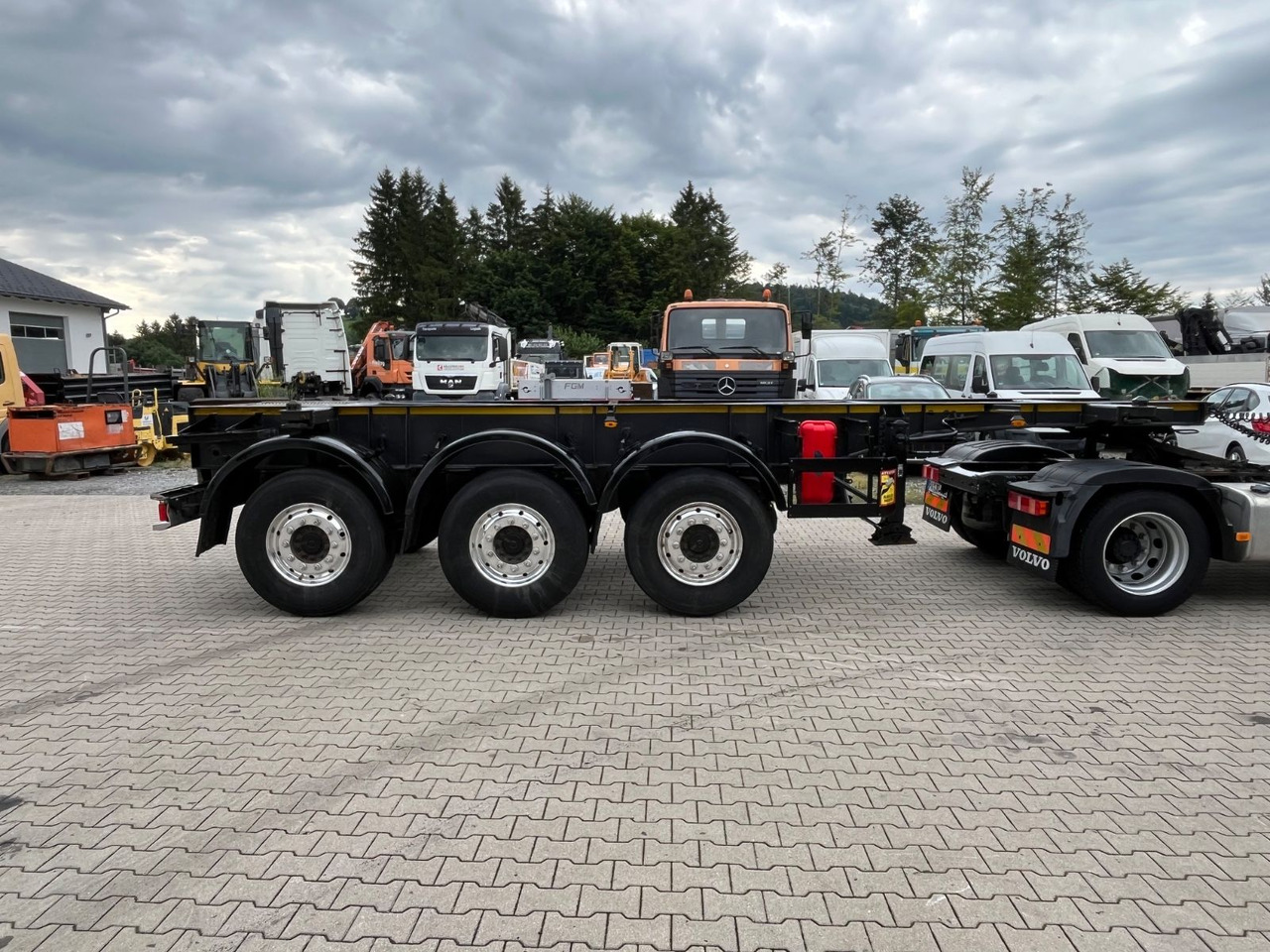 Schwarzmüller S1 R-Serie Tank Chassis ADR SAF Alufelgen - Container transporter/ Swap body semi-trailer: picture 1 Schwarzmüller S1 R-Serie Tank Chassis ADR SAF Alufelgen - Container transporter/ Swap body semi-trailer: picture 1