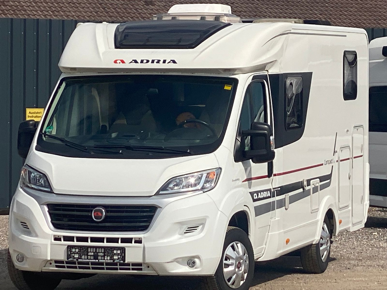 Adria Compact SL - Semi-integrated motorhome: picture 4 Adria Compact SL - Semi-integrated motorhome: picture 4