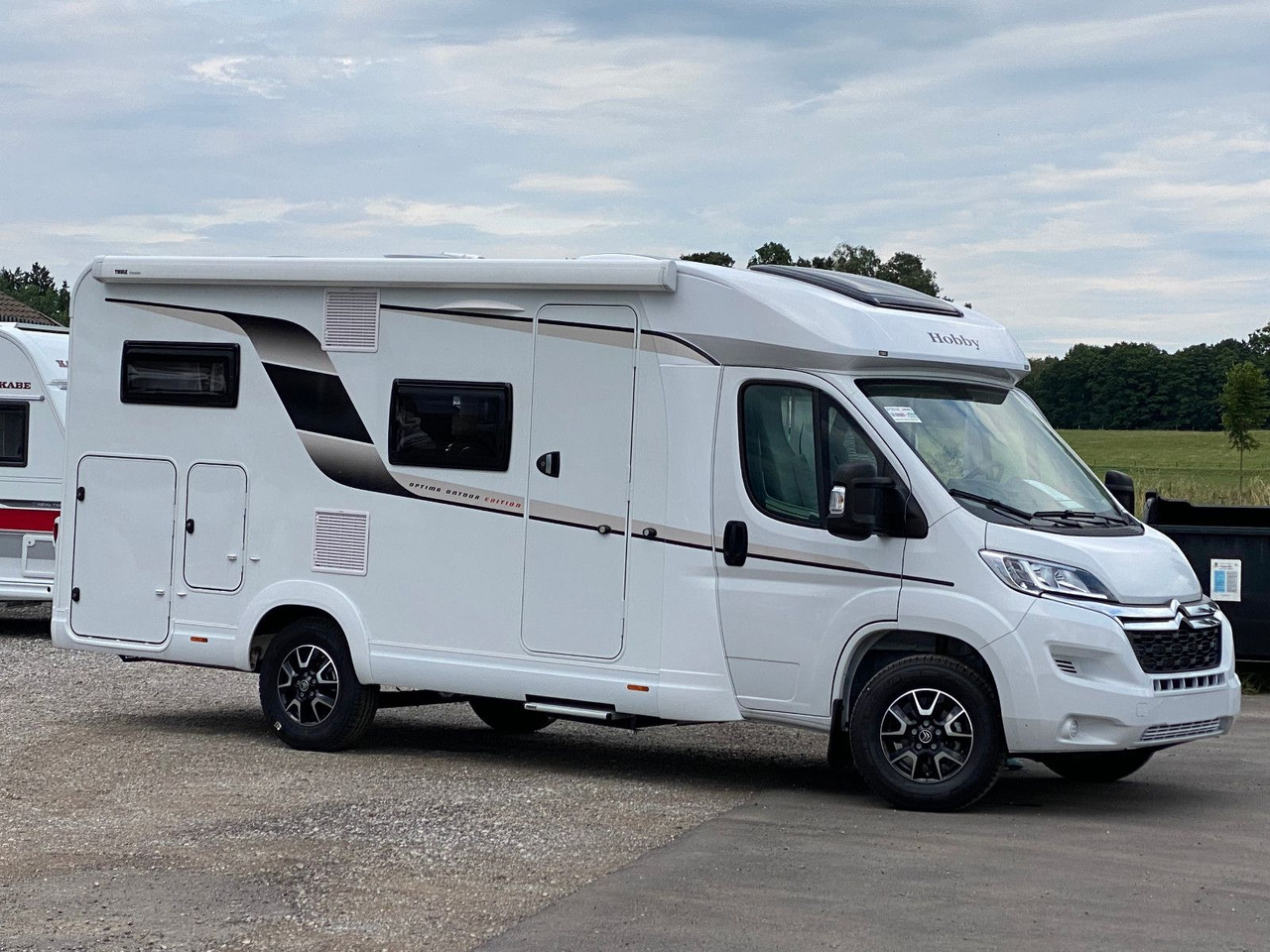 Hobby OPTIMA ONTOUR EDITION V65 GE NAVI MARKISE SAT - Semi-integrated motorhome: picture 2 Hobby OPTIMA ONTOUR EDITION V65 GE NAVI MARKISE SAT - Semi-integrated motorhome: picture 2