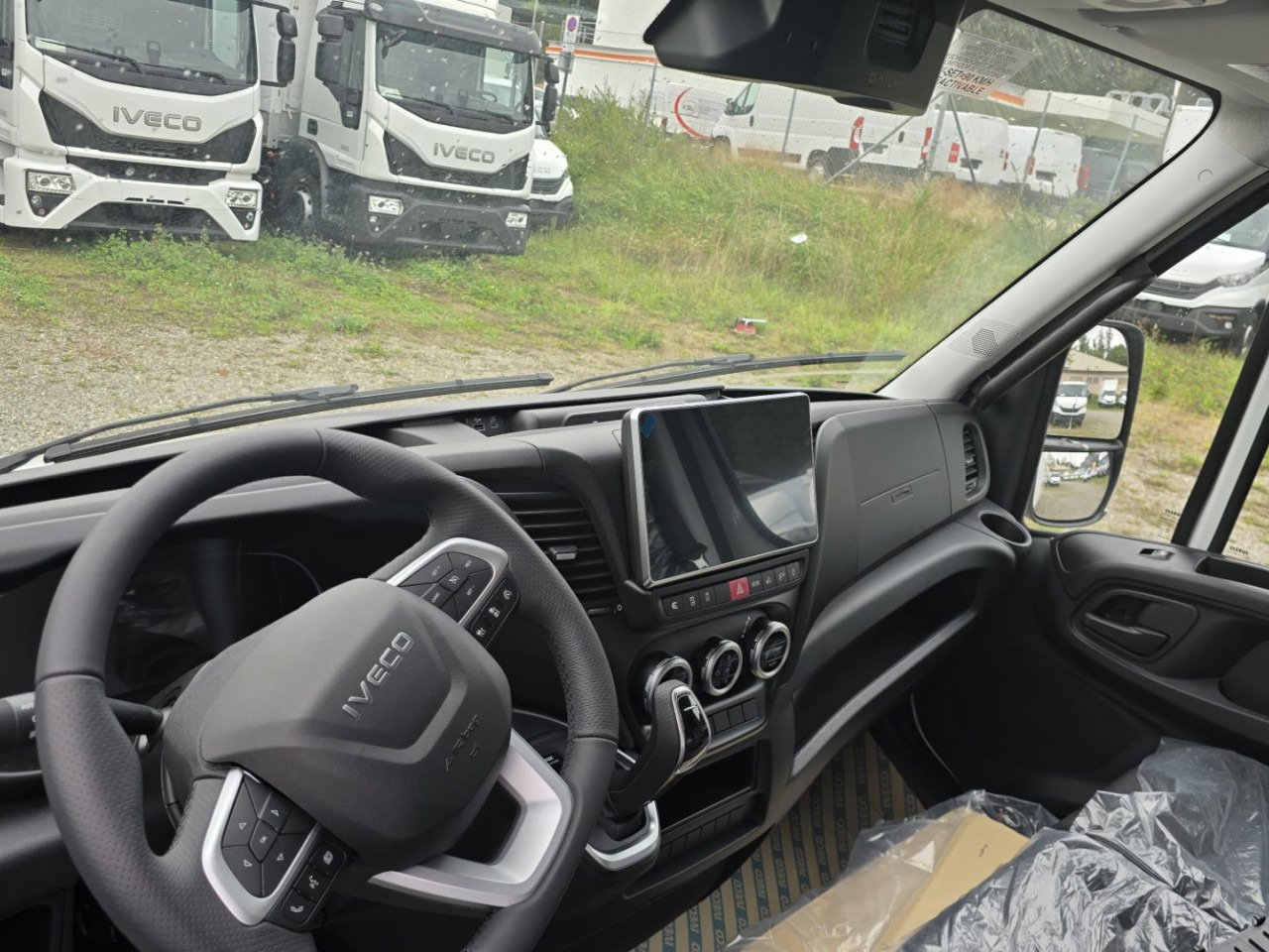 IVECO DAILY 35S18HA8 Koffer/Ladebordwand - Cab chassis truck: picture 3 IVECO DAILY 35S18HA8 Koffer/Ladebordwand - Cab chassis truck: picture 3