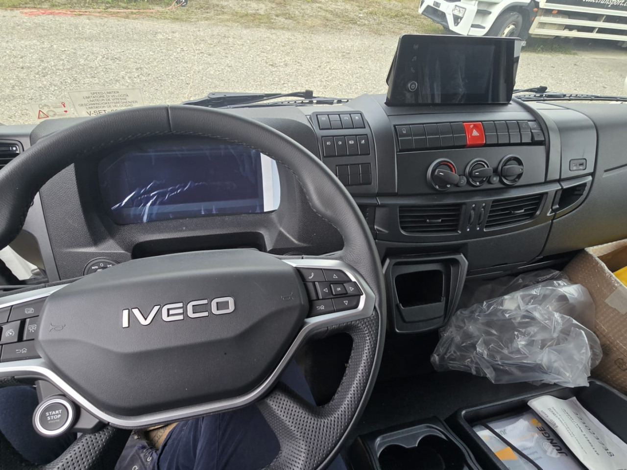 IVECO ML140E28/FP EuroCargo mit Junge Koffer und - Box truck: picture 2 IVECO ML140E28/FP EuroCargo mit Junge Koffer und - Box truck: picture 2