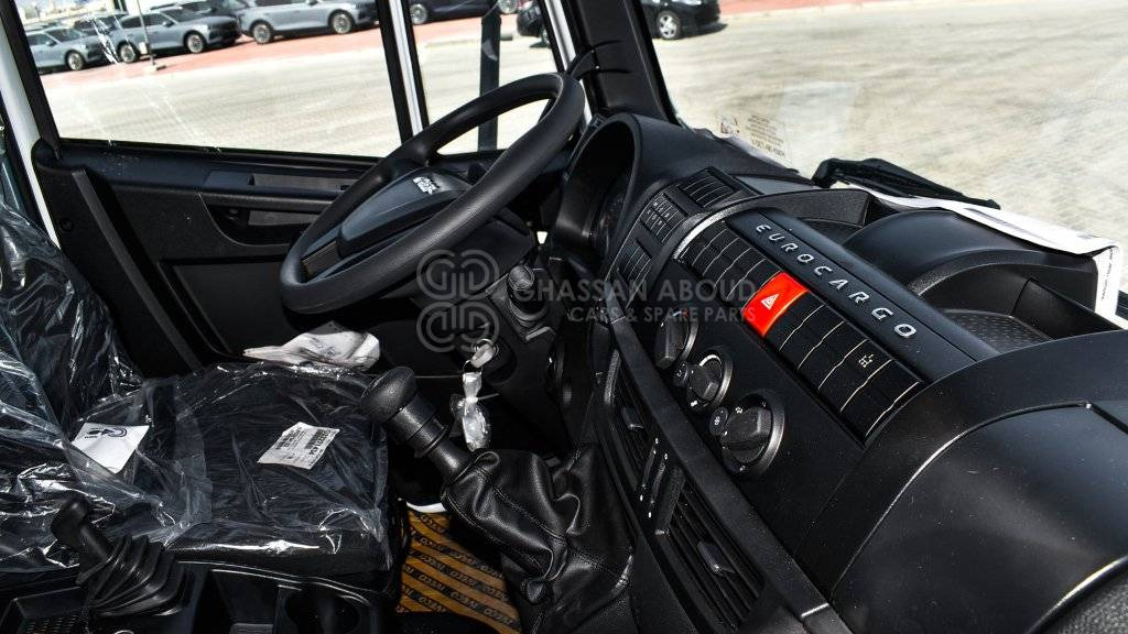 Interior photo 2: Cab chassis truck IVECO EUROCARGO ML180 Chassis 4×2, 19 Ton Approx. MY25