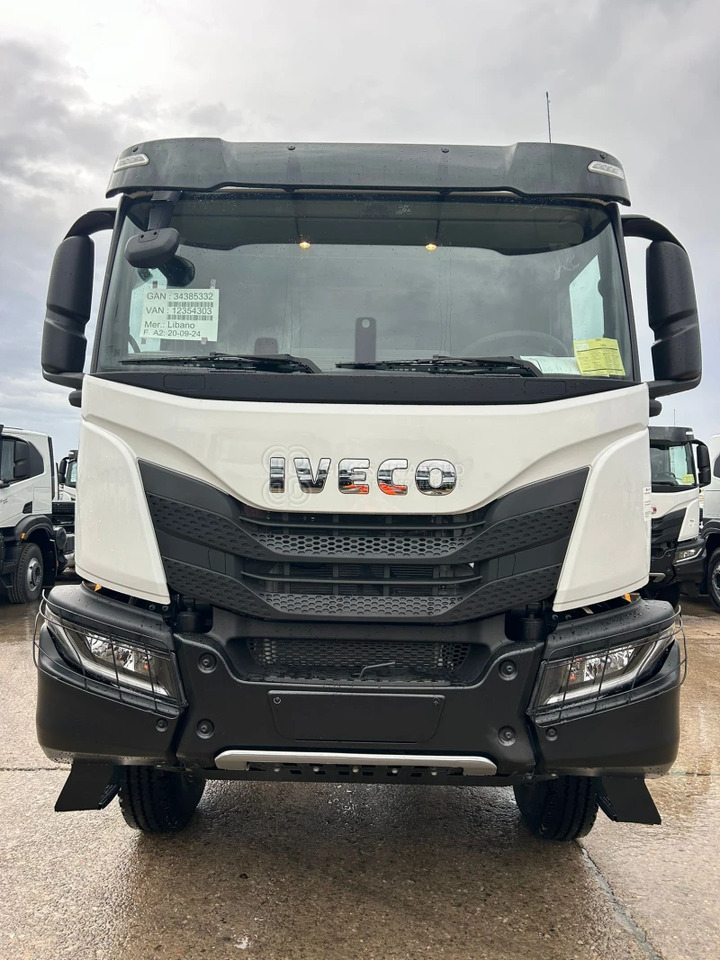 Iveco T-WAY AT380T43H 6x4 R20 Tyres Chassis - Barcelona Stock - Cab chassis truck: picture 1 Iveco T-WAY AT380T43H 6x4 R20 Tyres Chassis - Barcelona Stock - Cab chassis truck: picture 1